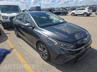 2024 Kia Forte LXS - miniatura 3