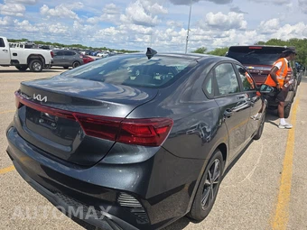 2024 Kia Forte LXS - miniatura 4