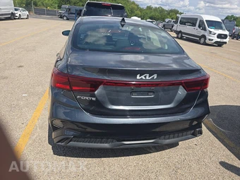 2024 Kia Forte LXS - miniatura 5