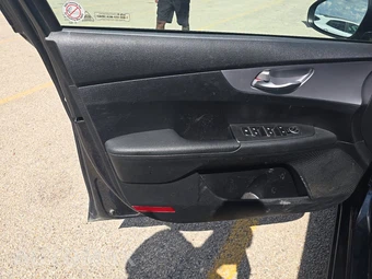 2024 Kia Forte LXS - miniatura 9