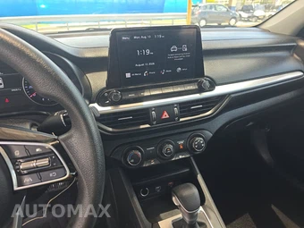 2024 Kia Forte LXS - miniatura 11