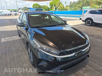 2024 Kia Forte LXS - miniatura 3