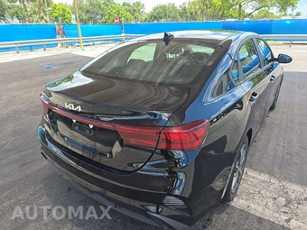 2024 Kia Forte LXS - miniatura 4