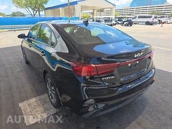 2024 Kia Forte LXS - miniatura 6