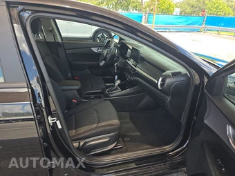 2024 Kia Forte LXS - miniatura 8
