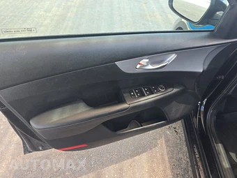 2024 Kia Forte LXS - miniatura 9