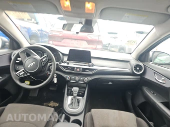 2024 Kia Forte LXS - miniatura 11