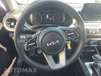 2024 Kia Forte LXS - miniatura 10