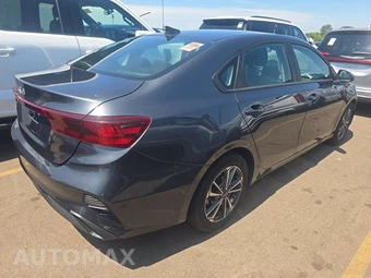 2024 Kia Forte LXS - miniatura 4