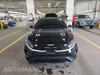 2024 Kia Forte LXS - miniatura 2