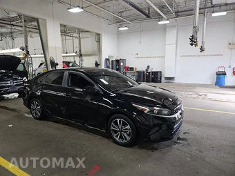 2024 Kia Forte LXS - miniatura 3