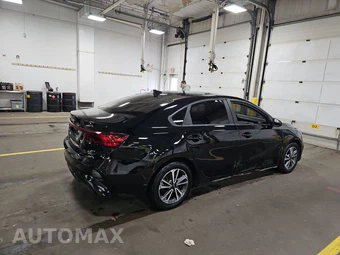 2024 Kia Forte LXS - miniatura 4