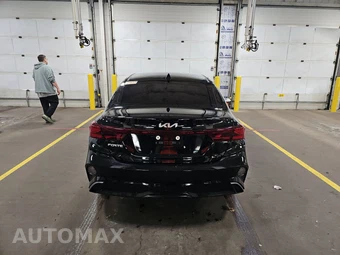 2024 Kia Forte LXS - miniatura 5