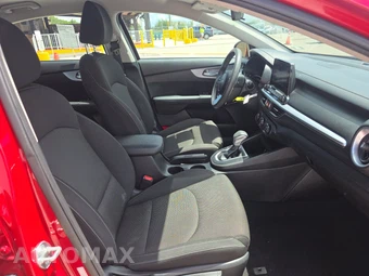 2024 Kia Forte LXS – miniatura 8