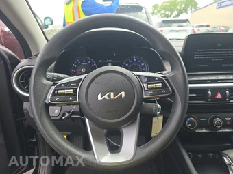 2024 Kia Forte LXS – miniatura 10