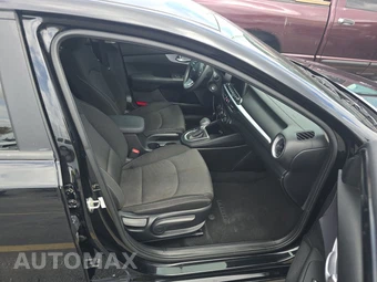 2024 Kia Forte LXS – miniatura 8