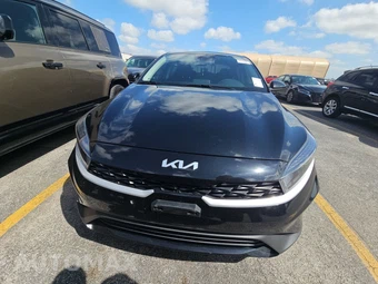 2024 Kia Forte LXS - miniatura 2