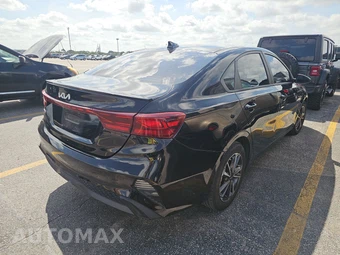 2024 Kia Forte LXS - miniatura 4