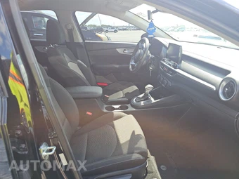 2024 Kia Forte LXS - miniatura 8