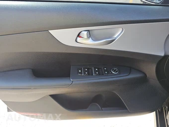 2024 Kia Forte LXS - miniatura 9