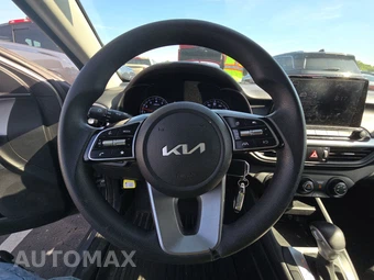 2024 Kia Forte LXS – miniatura 10