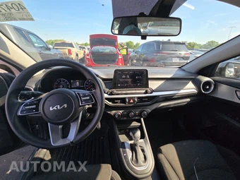 2024 Kia Forte LXS – miniatura 11