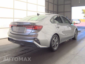 2024 Kia Forte LXS – miniatura 4