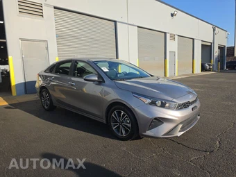 2024 Kia Forte LXS - miniatura 3
