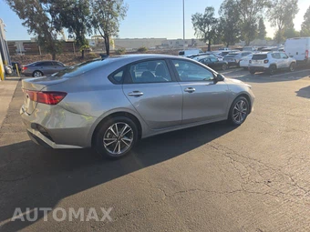 2024 Kia Forte LXS - miniatura 4