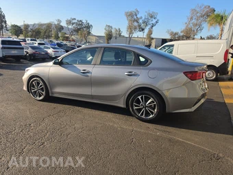 2024 Kia Forte LXS - miniatura 6