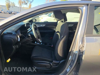 2024 Kia Forte LXS - miniatura 7