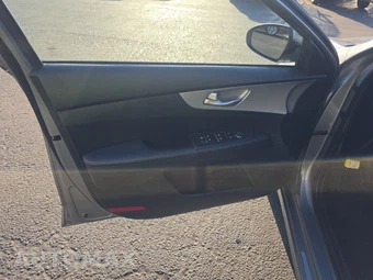 2024 Kia Forte LXS - miniatura 9