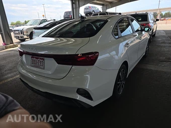 2024 Kia Forte LXS – miniatura 4