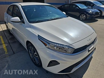 2024 Kia Forte LXS - miniatura 3
