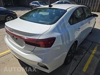 2024 Kia Forte LXS - miniatura 4