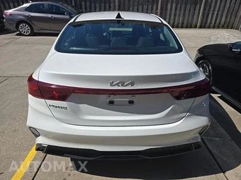 2024 Kia Forte LXS - miniatura 5