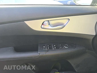 2024 Kia Forte LXS - miniatura 9