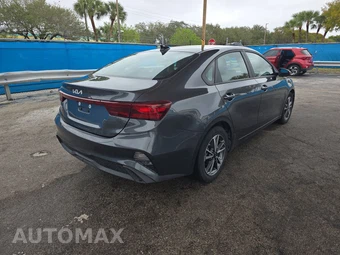 2024 Kia Forte LXS - miniatura 4