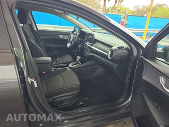 2024 Kia Forte LXS - miniatura 8