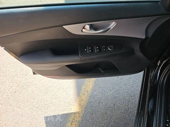 2024 Kia Forte LXS - miniatura 9