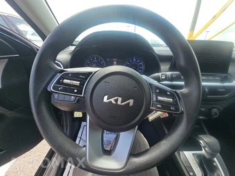 2024 Kia Forte LXS – miniatura 10