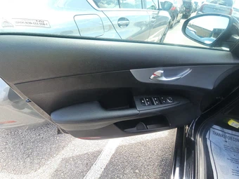 2024 Kia Forte LXS – miniatura 9
