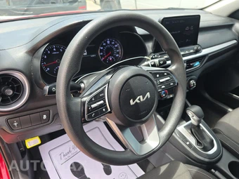 2024 Kia Forte LXS - miniatura 10