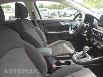 2024 Kia Forte LXS - miniatura 8
