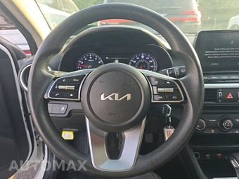 2024 Kia Forte LXS - miniatura 10