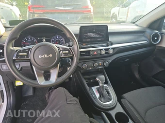 2024 Kia Forte LXS - miniatura 11