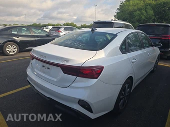 2024 Kia Forte LXS - miniatura 4