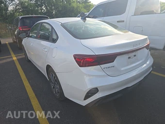 2024 Kia Forte LXS - miniatura 6