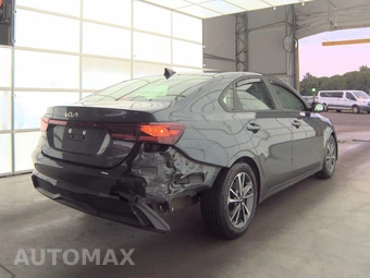 2024 Kia Forte LXS - miniatura 4