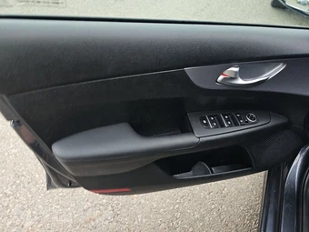 2024 Kia Forte LXS - miniatura 9